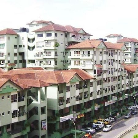 Api Api Centre Apartment Homestay Kota Kinabalu Bagian luar foto