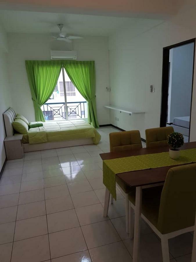 Api Api Centre Apartment Homestay Kota Kinabalu Bagian luar foto